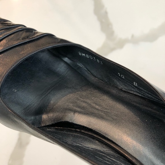 Stuart Weitzman Leather Point Heels - Picture 8 of 8